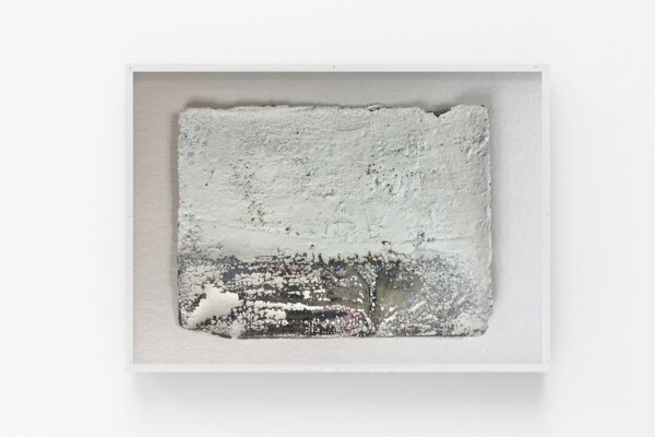 Joanna Błoniarz, Miniatura plenerowa z przypadkowymi śladami natury, Miniatury, akryl na płótnie, 20×20 cm